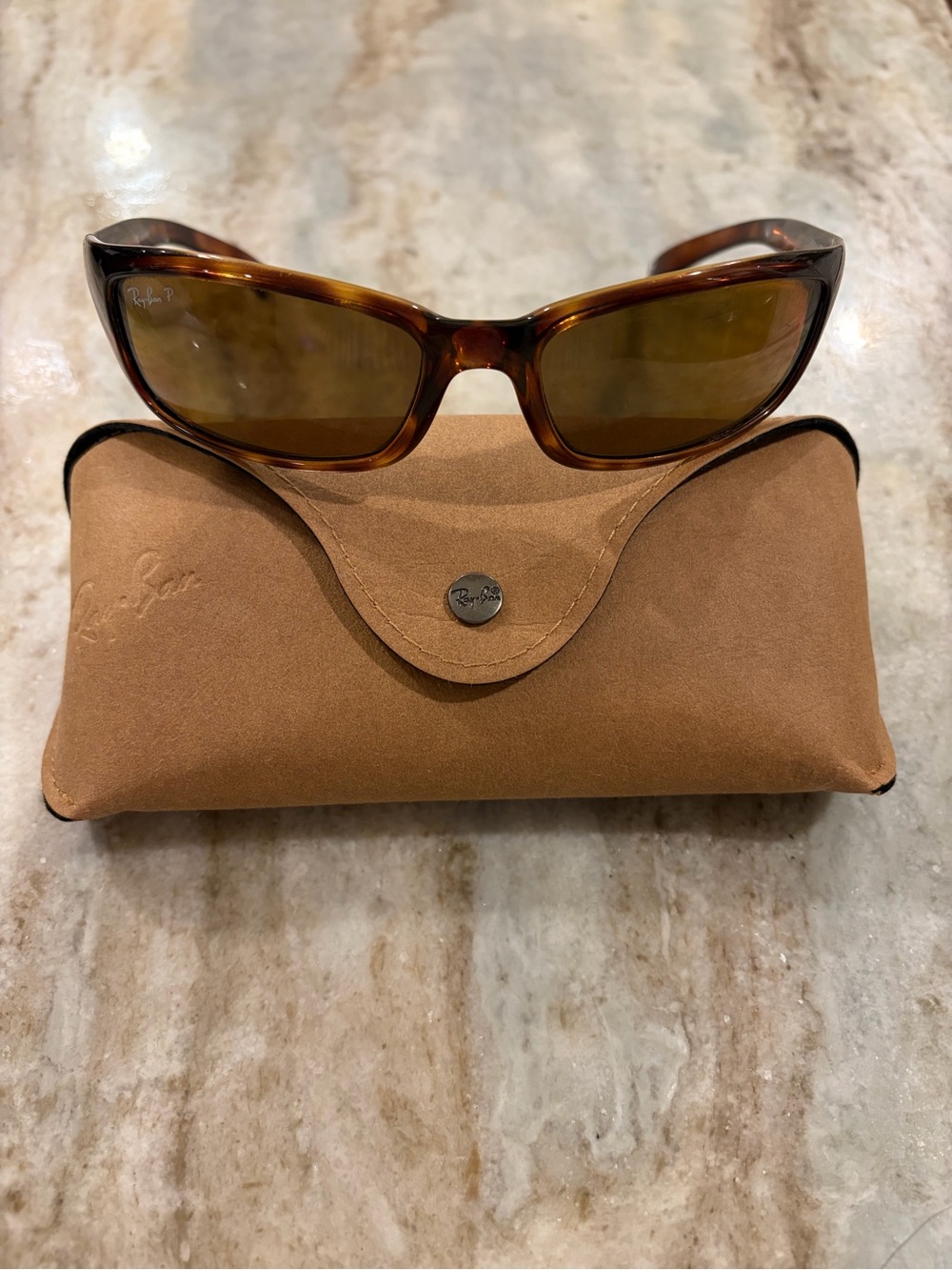 Ray-Ban Tortoiseshell Polarized Sunglasses RB 4037 with case and cloth